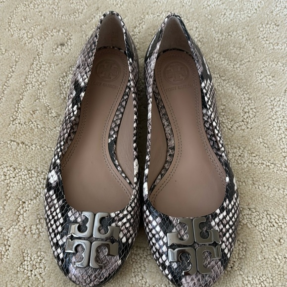 Tory Burch Snakeskin Flats with Silver Logo - Picture 1 of 8